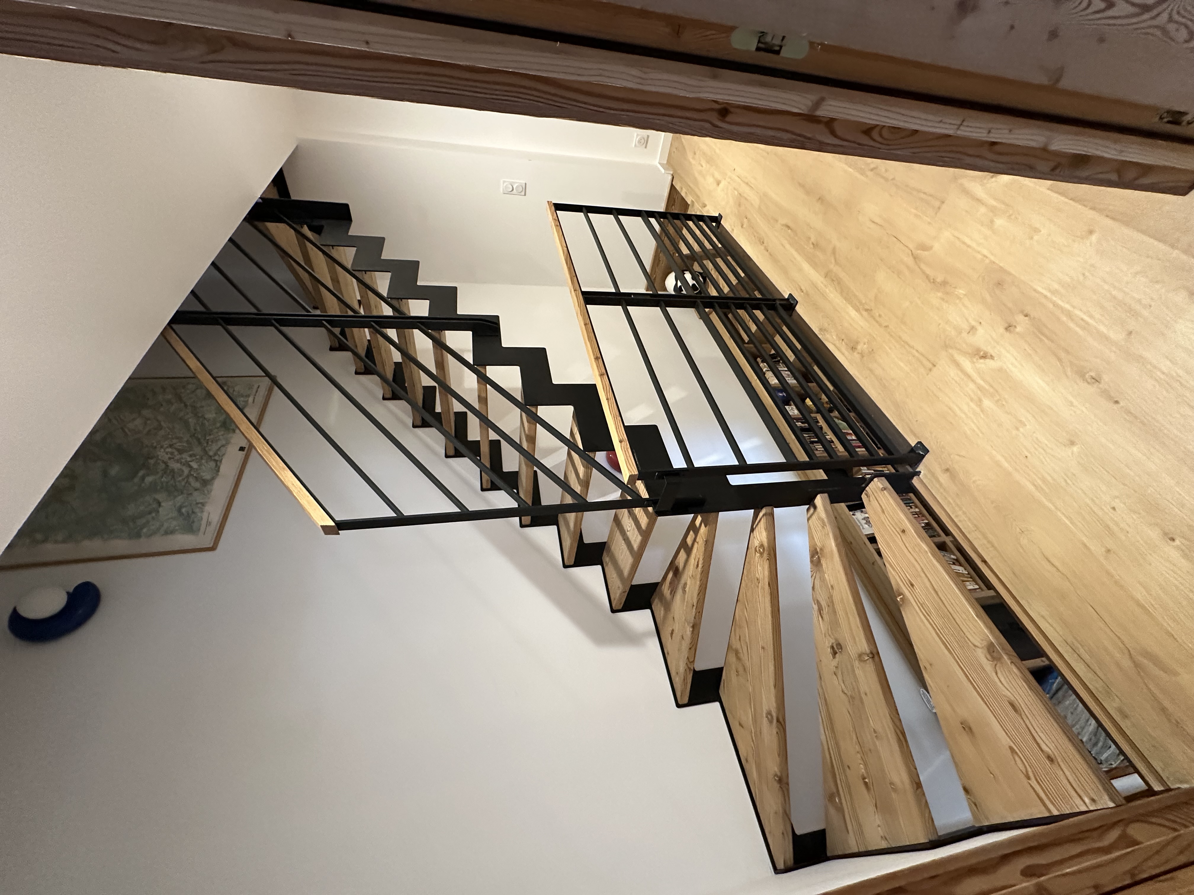 Escalier%20deux%20quarts%20tournant%20en%203%20plis%20m%c3%a9l%c3%a8ze%20 %2004